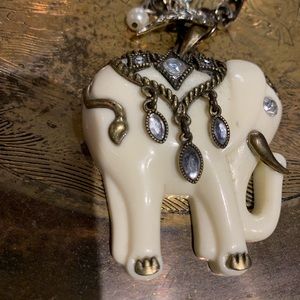 🦉SALE 3/$33 or 5/$50 vintage elephant necklace